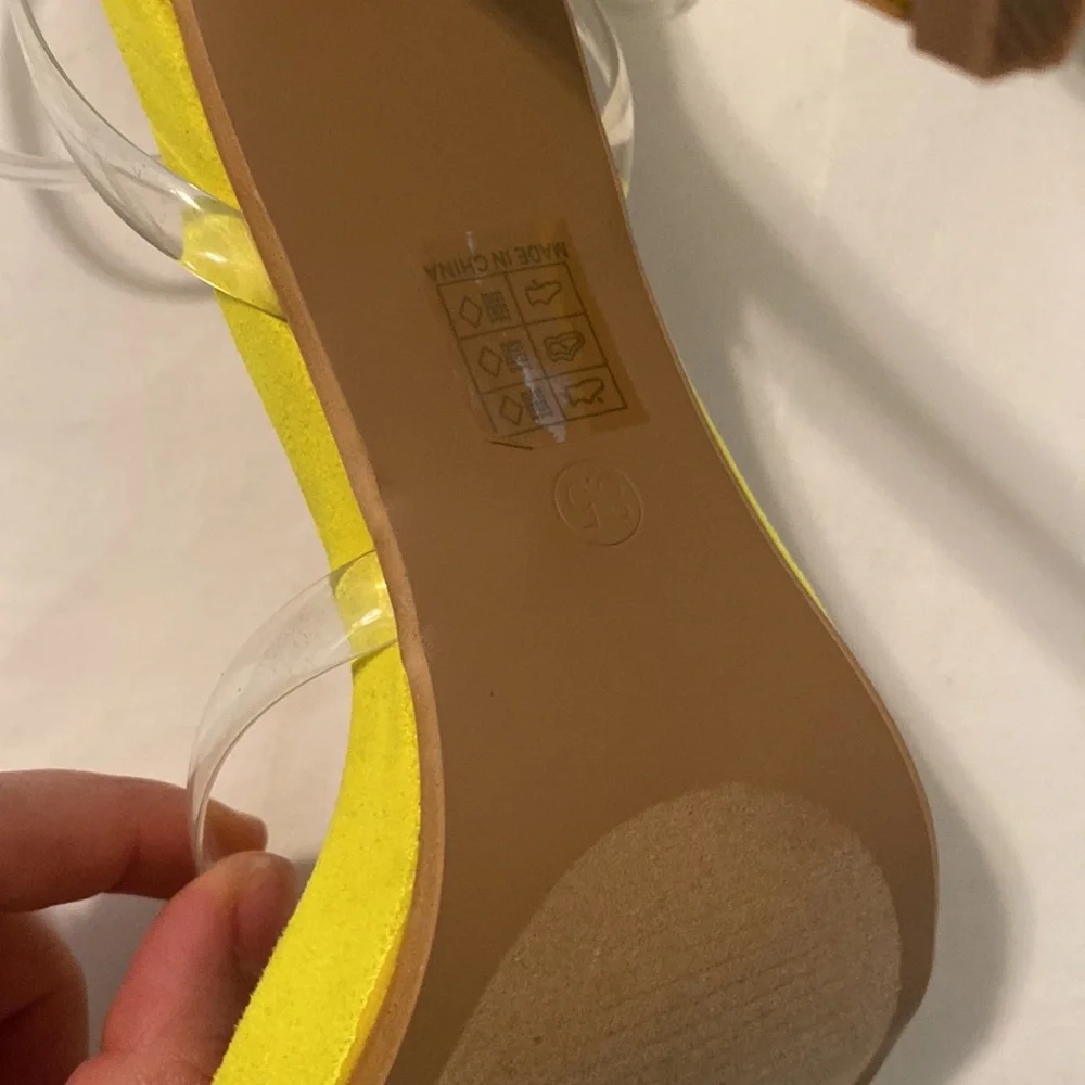 Heels - Picture 2 of 3